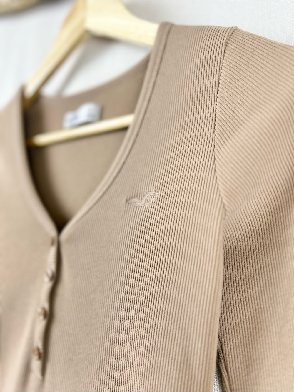 Hollister Ribbed Henley Long Sleeve Top Taupe Beige Fitted Size Small - Picture 5 of 9